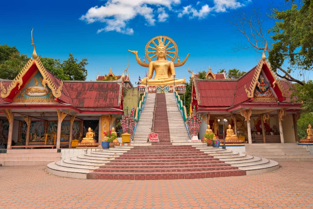 Wat Phra Yai is popular during Songkran